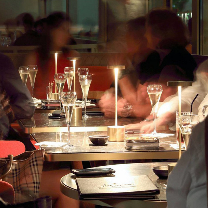 Juhtmeta laualamp LED juhtmevaba laetav öövalgusti tuba välitingimustes kaasaskantav kolmevärviline astmeteta hämarduv puutetundlik lauavalgusti