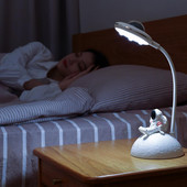 1 szett Cartoon Astronaut asztali lámpa tolltartóval állítható LED-es olvasóasztali lámpa Szemvédő éjjeli lámpa ajándék