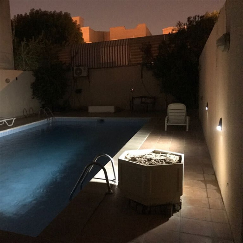 Led päikesevalgusti välistingimustes veekindel turvalambi andur tänava päikesevalguse IP65 veekindel seinalamp Path Garden Garaaži jaoks