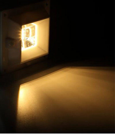 2 vnt. lauko apšvietimas 6 LED saulės latako žibintai vandeniui atsparūs LED saulės energija varomi tvora Gatvės siena lauko sodo apšvietimo karnizo lempos