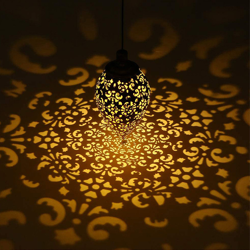 Napelemes lámpák kültéri vízálló dekoratív napelemes kerti lámpás LED-es függőlámpa fém anyag a kerti üreges kialakításhoz