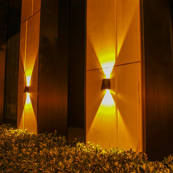 2 LED слънчева стенна лампа Водоустойчива външна слънчева градинска декорация Светлини нагоре и надолу Светлинно осветление за уличен балкон Градинска вила