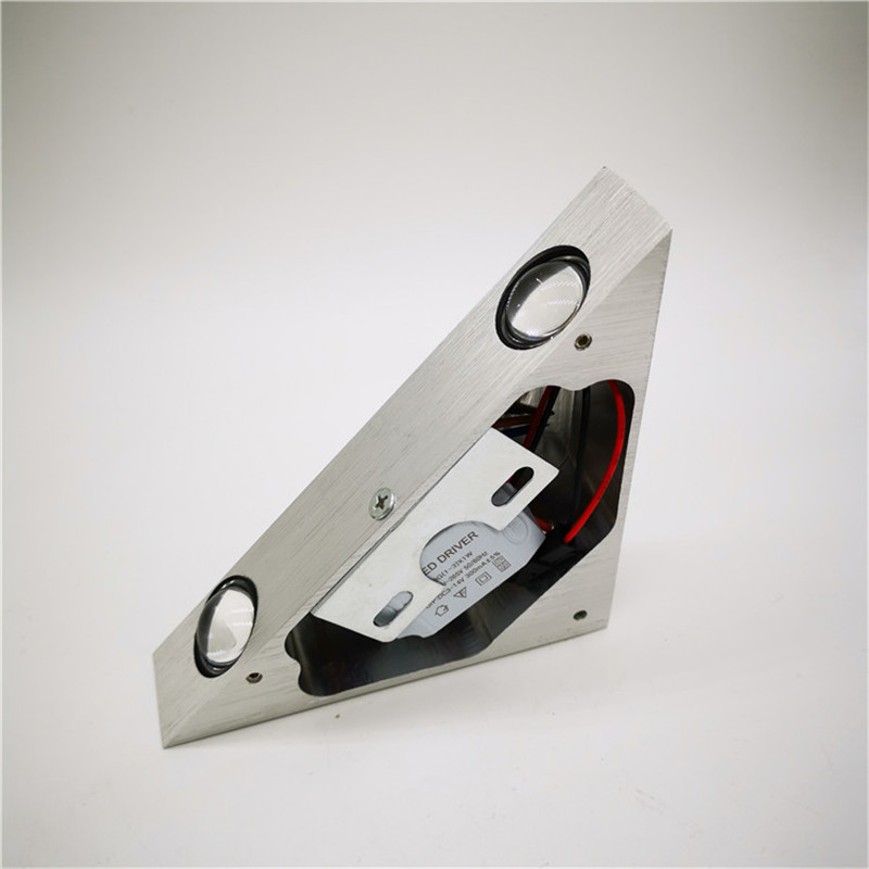 Iluminare LED de interior Aluminiu 3W Lampă de perete în formă de triunghi Dormitor modern de lângă Lumină pentru decorarea interioară AC110V 220V