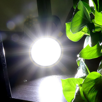 Слънчев заряд Вградена батерия Преносима LED наводнена работна светлина Външна градинска петна Акумулаторна лампа Къмпинг крушка Фенерче