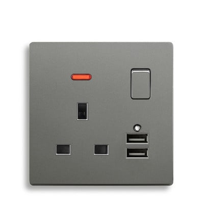 13A štandardná elektrická zásuvka pre Spojené kráľovstvo, dva USB porty na nabíjanie, 2,1A LED indikátor, jedna dvojitá nástenná zásuvka, 3-kolíková, striebornosivá, plastová, Malta