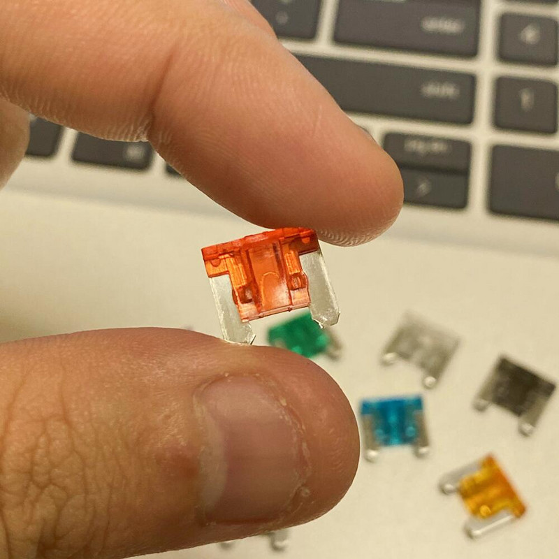 100/50 tk miniautokaitsmed, mootorsõidukite laba tüüpi mikrokaitsmed, sortiment karbis 2A/3A/5/A/7,5A/10A/15A/20A/25A/30A/35A