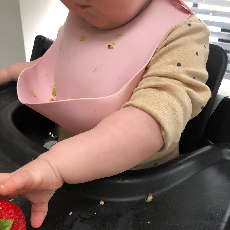 Módne silikónové detské podbradníky, vodotesné podbradníky pre novorodencov, nastaviteľné, rôzne štýly podbradníkov.