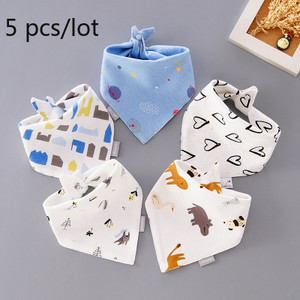 Бебешки лигавници Триъгълни двойни памучни лигавници Анимационен печат Слюнка Хавлиена кърпа Бебешки момчета Момичета Престилка за хранене Памук