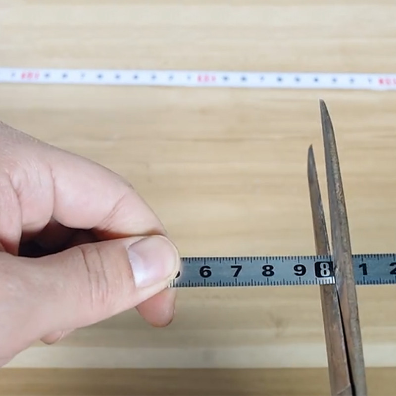 Pjaunami lipni skalės juostelės lipdukai 10/12,5 mm pločio metalinės juostos matuoklis, vikšras, frezas, stalinis pjūklas, kurio matmenys 0,5–1 m