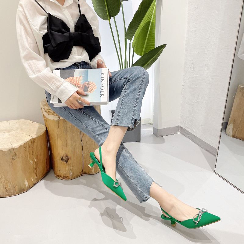 Alacsony sarkú szivattyúk női elegáns kék öszvérek hegyes orrú ruhacipő 2022 tavaszi hátpánt Slingback Crystal pillangó-csomó