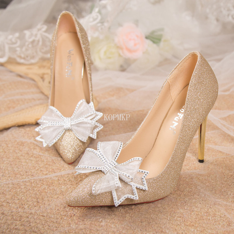 2023. gads. Sievietes ar smailiem purngaliem, kristāla mirdzošs bantītis, plāni augstpapēžu kurpes vasaras līgavu apaviem papēžiem ballīšu apavi kāzu apavi sievietēm