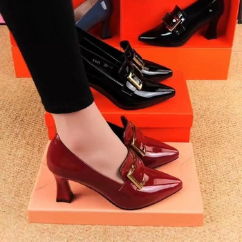 2022 Μυτερά παπούτσια Γυναικεία βρετανικό στυλ τετράγωνη πόρπη με χοντρό τακούνι λουστρίνι ψηλοτάκουνα γυναικεία
