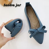 2023. aasta kevadsuvi Naised koovad balletikingad, terava varbaga libisevad jalanõud naistele, vibukaunistusega mokassiinkingad