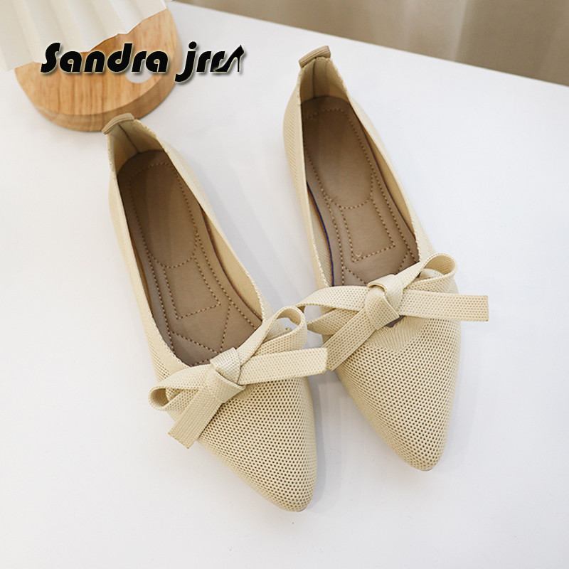 2023. aasta kevadsuvi Naised koovad balletikingad, terava varbaga libisevad jalanõud naistele, vibukaunistusega mokassiinkingad