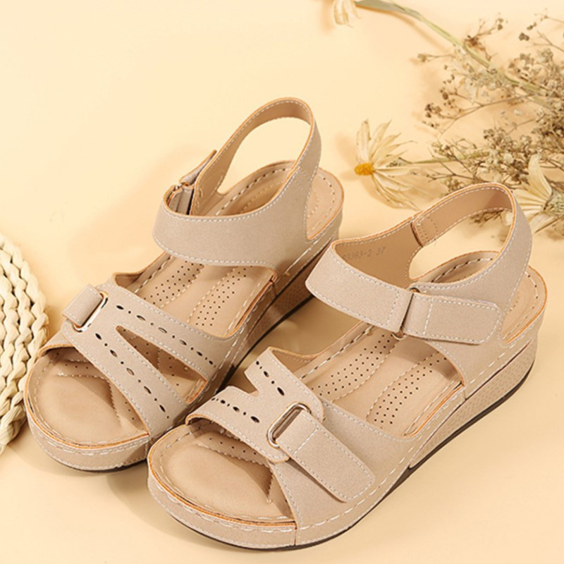 Vasaras modes sandales Sieviešu apavi Peep Toe Sandales Sievietēm Ērti apavi sievietēm Āra ķīļveida sandales Sexy liela izmēra kurpes