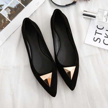 Плоски обувки пролет/есен 2023 Дамски обувки с метална декорация с остри пръсти Дамски обувки от велур с плитка уста Черни дамски обувки с мека подметка