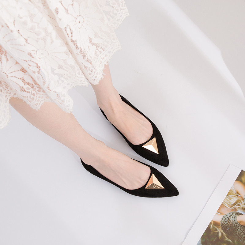 Primavara/toamna 2023 Pantofi Plati Femei Decoratii metalice Varf ascutit Pantofi de dama din piele intoarsa Gura superficiala Neagra Talpa moale Pantofi de barca pentru femei