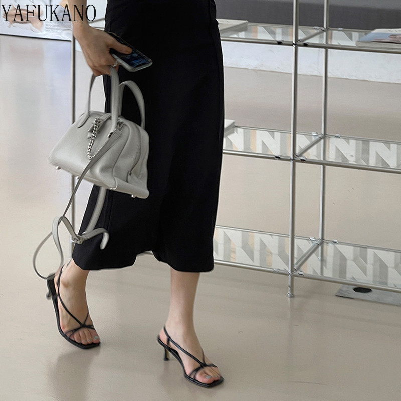 Detaliu nod Sandale stiletto cu curele la gleznă cu vârf deschis Sandale gladiator cu bandă îngustă cu vârf pătrat retro Pantofi Roma casual în aer liber