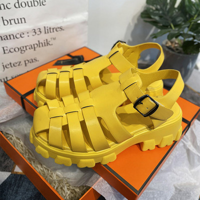 Sieviešu vasaras sandales dobas plakanas platformas ar slēgtu purngalu sprādzes siksna sieviešu apavi Pretslīdēšanas āra pludmales sieviešu apavi 2022 jaun.