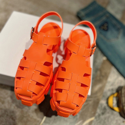 Sieviešu vasaras sandales dobas plakanas platformas ar slēgtu purngalu sprādzes siksna sieviešu apavi Pretslīdēšanas āra pludmales sieviešu apavi 2022 jaun.