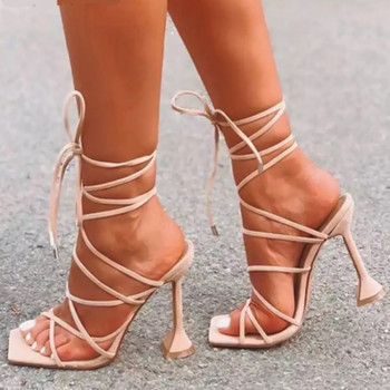 2022 г. Големи размери Летни секси дамски сандали с квадратни пръсти Шипове на ток Кръстосано вързани парти обувки с високи токчета Помпи Zapatillas Mujer