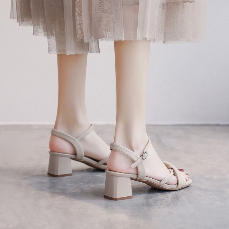 2022. aasta suvejalatsid Mood vabaaja naiste Retro elastne riba Mugavad sandaalid Ümar kontsad Pruunid nahast vintage naiste sandaalid