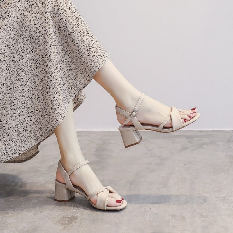 2022. aasta suvejalatsid Mood vabaaja naiste Retro elastne riba Mugavad sandaalid Ümar kontsad Pruunid nahast vintage naiste sandaalid