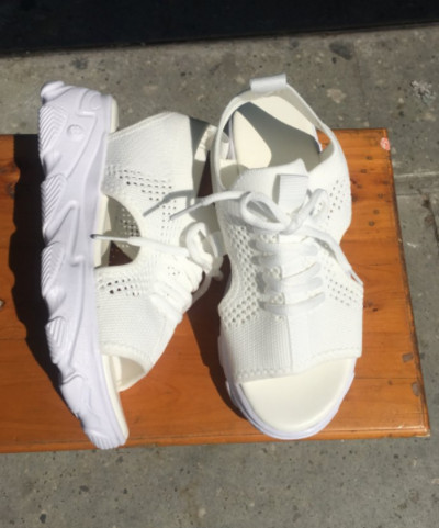 2023. gada vasaras sieviešu sandales Tīkla ikdienas apavi Baltas, biezas zoles šņorējamas sandalijas pludmales kurpes sievietēm Jauns Zapatos Mujer