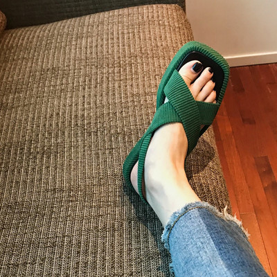 Uus trend, vabaaja platvorm, lamedad sandaalid kingad Naiste mood, suvi 2023 Disainer Mugavad seljad jalutuskärud, naisterahvas