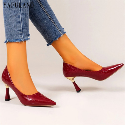 Ανάγλυφη λεπτομέρεια Μυτερές αντλίες για τα δάχτυλα των ποδιών Σέξι κομψό γυναικείο φόρεμα για πάρτι παπούτσια Κόκκινα ψηλοτάκουνα γάμου Bridesmaid Plus μέγεθος 41