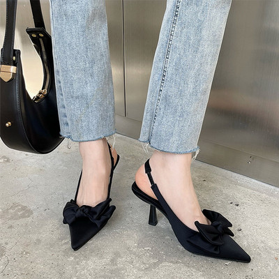 2023. g. Jauni sieviešu apavi ar smailiem purngaliem, sekla, rozā rombveida kurpes sievietēm ar zemu papēžu muguru ar siksnām