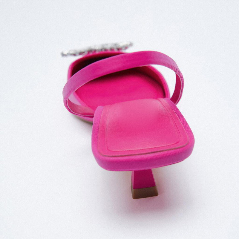 2023. g. Jauni sieviešu apavi ar smailiem purngaliem, sekla, rozā rombveida kurpes sievietēm ar zemu papēžu muguru ar siksnām