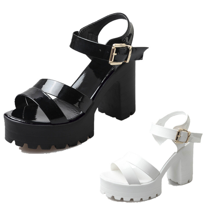 Móda 2021 Nové topánky Dámske šaty na kline Letné PU sandále na podpätku Dámske biele čierne Veľkosť 35 36 37 38 39