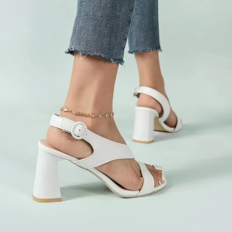 2023-as divatos női nyári szabadalmaztatott szandálok szexi nyitott orrú halszáj magassarkú női participő női papucs