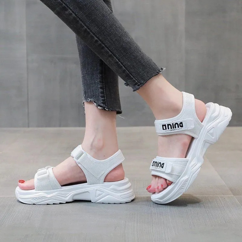 2022 m. vasara Nauji atviri, kvėpuojantys sportiniai sandalai, moteriškos platformos, paaukštinantys laisvalaikio batai Tvirti plokšti neslystantys sandalai moterims