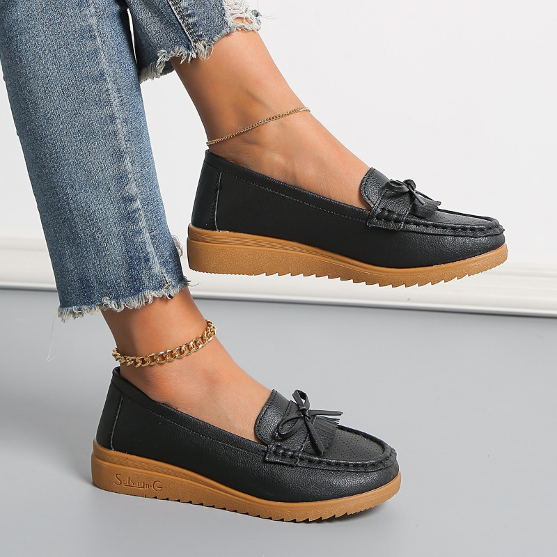 2023. gada jauni ādas zirņu apavi Sieviešu mātīšu apavi sieviešu mokasīni ar slīpu papēžu ikdienas neslīdoši balti medmāsu apavi