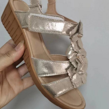 Дамски обувки за лятото на 2023 г. Плюс размер Ежедневни сандали с цветя с кръгли пръсти Дамски римски сандали на танкетка Дамски кожени сандали