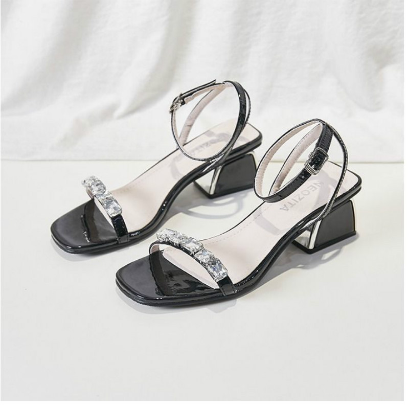 Sieviešu sandales — 2020. gada vasara, jaunas korejiešu sieviešu kvadrātveida galvas, kalnu strēlakmens sieviešu apavi pasaku stilā, bieza papēža sandales ar sprādzi sievietēm