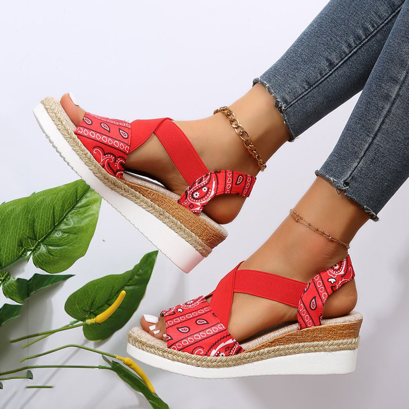 Sieviešu sandales ar apaļu purngalu, biezu zoli