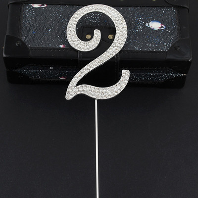 1 бр. Нова бляскава сплав със кристали със златни и сребърни номера Топери за торти Baby Shower Декорация за рожден ден Сватбени цифрови торти Декор