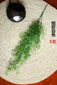 Dirbtinių gėlių rotango netikrų augalų vynmedžių dekoravimas ant sienos pakabinamos rožės gėlių stygos namų vestuvių vakarėlio fono dekoravimas