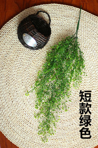 Dirbtinių gėlių rotango netikrų augalų vynmedžių dekoravimas ant sienos pakabinamos rožės gėlių stygos namų vestuvių vakarėlio fono dekoravimas