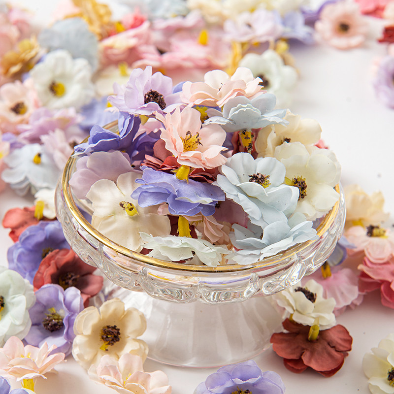 100 vienetų kalėdinės 3 cm margainės gėlės galvutės dirbtinės gėlės vestuvių vakarėlis Kalėdinis namų dekoravimas amatas netikrų gėlių dekoras