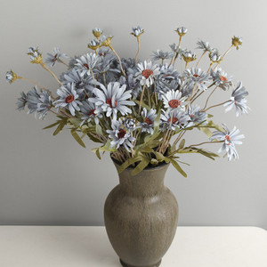 5 galvas, balti mākslīgie ziedi, margrietiņas līgavas pušķis, saulespuķu zīda viltus zieds mājas kāzu dekorēšanai.