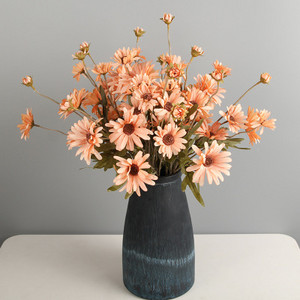 5 galvas, balti mākslīgie ziedi, margrietiņas līgavas pušķis, saulespuķu zīda viltus zieds mājas kāzu dekorēšanai.