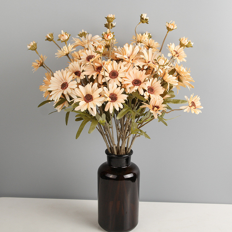 5 galvas, balti mākslīgie ziedi, margrietiņas līgavas pušķis, saulespuķu zīda viltus zieds mājas kāzu dekorēšanai.