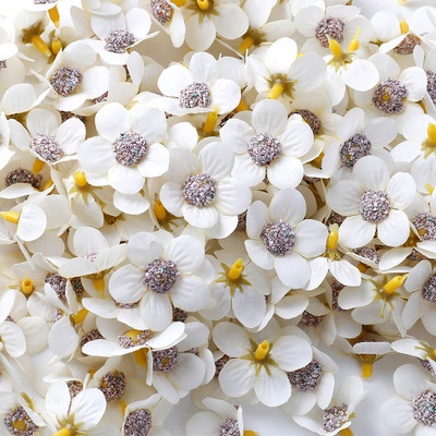 50db százszorszép művirág fejek Scrapbookhoz Diy cukorkadoboz esküvői parti lakberendezési kézzel készített karácsonyi koszorú selyem A0144