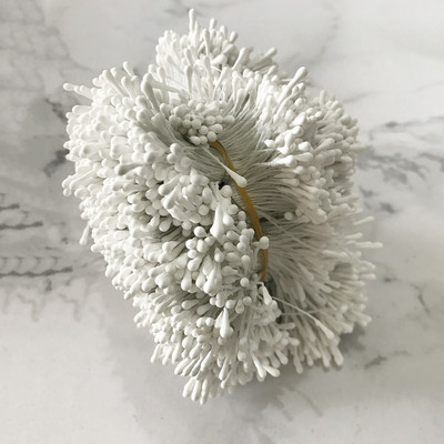 400 gab. 1,5 mm Mini Stamen ar rokām darināti mākslīgie ziedi kāzu ballītēm mājas dekorēšanai DIY Ziemassvētku albumu aksesuāri