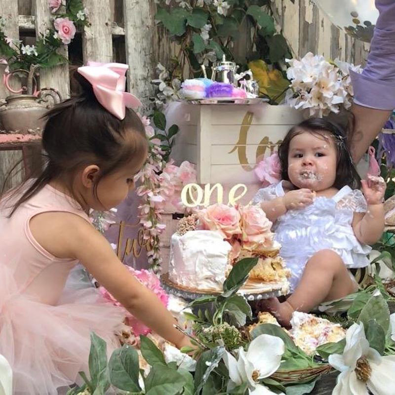 1 gab. Mirdzošas kūkas virsma viena gada 1. pirmās dzimšanas dienas ballītei bērniem, meitenēm, zēniem, bērnu dušas jubilejas dekorēšanas piederumi