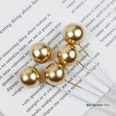 Daudz laimes dzimšanas dienā, baltas elegantas baleta meitenes, dekorācijas ar kūku, kāzu līgavainis un līgavainis cepšanai ballītes piederumi, mīlestības dāvanas